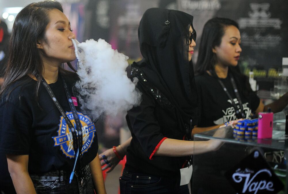 Malaysia Vaping Rules May Mirror Those For Smoking Bernama Says