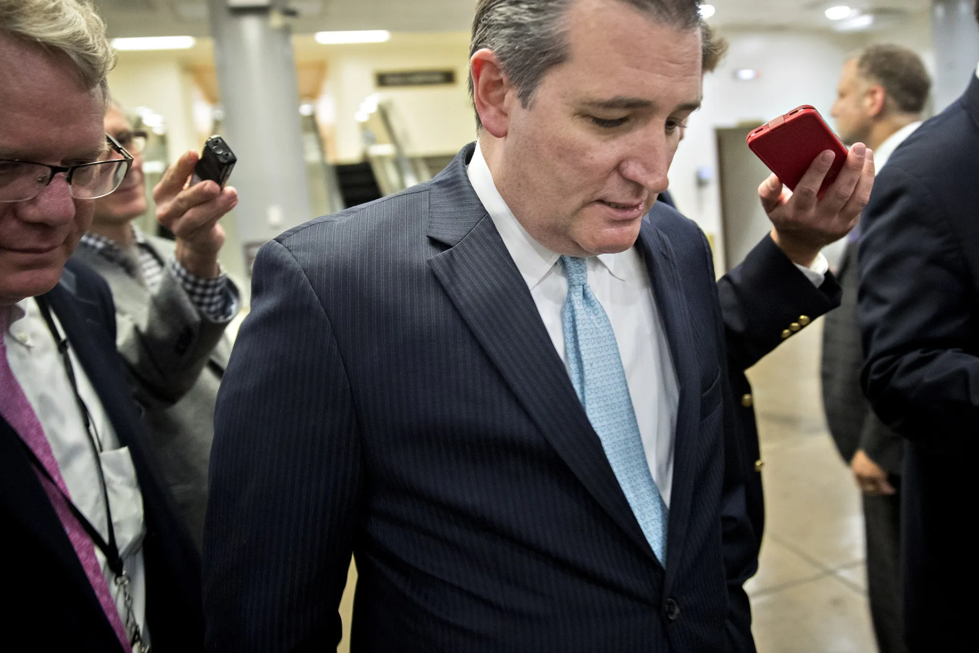 Eyeing re-election, Ted Cruz seeks to burnish a bipartisan image, image size:2000x1334