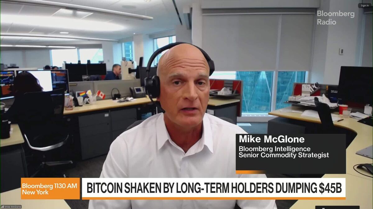 Bitcoin Hammered by Long-Term Holders Dumping $45 Billion