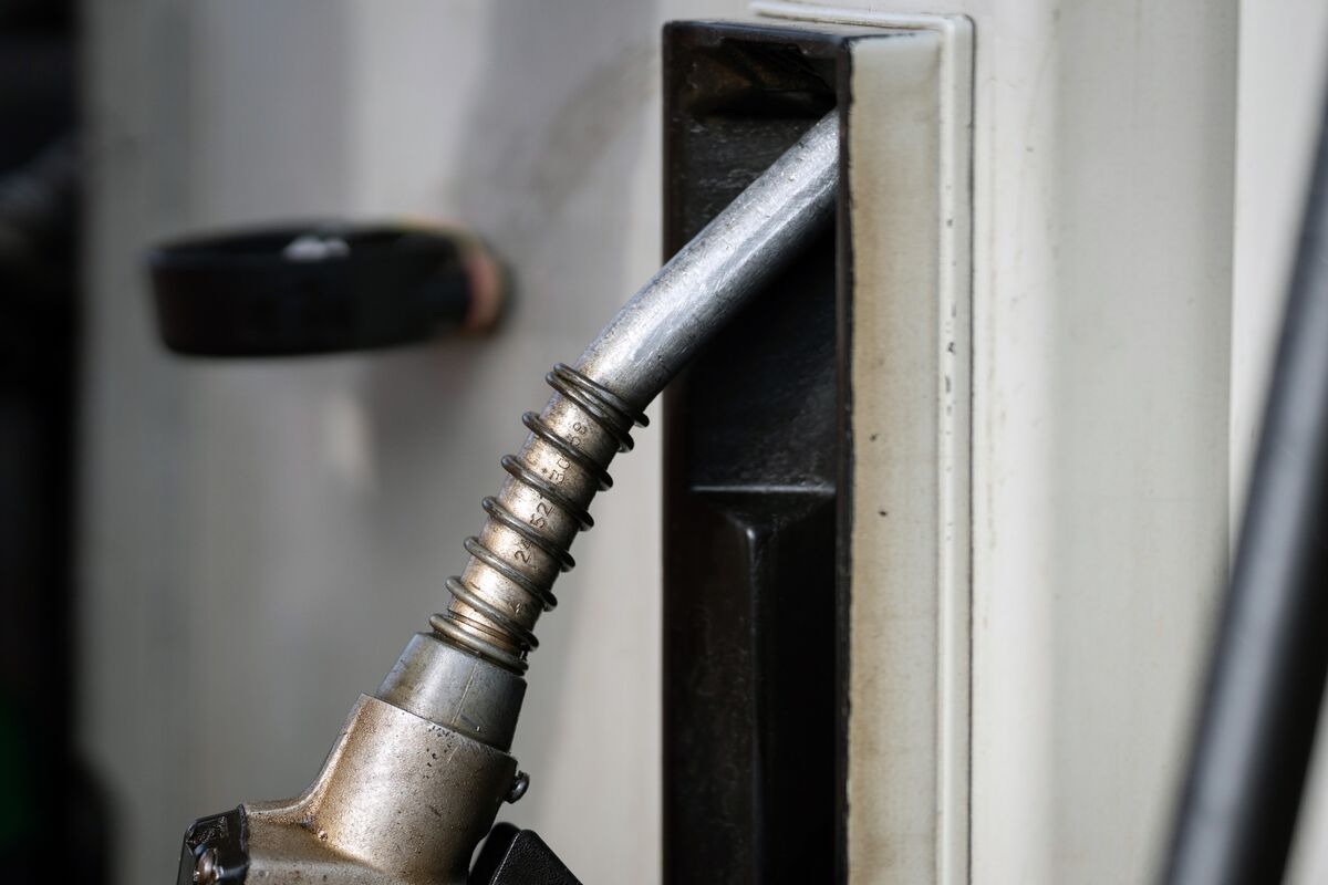 India May Raise Fuel Prices in November, Oxford Economics Says