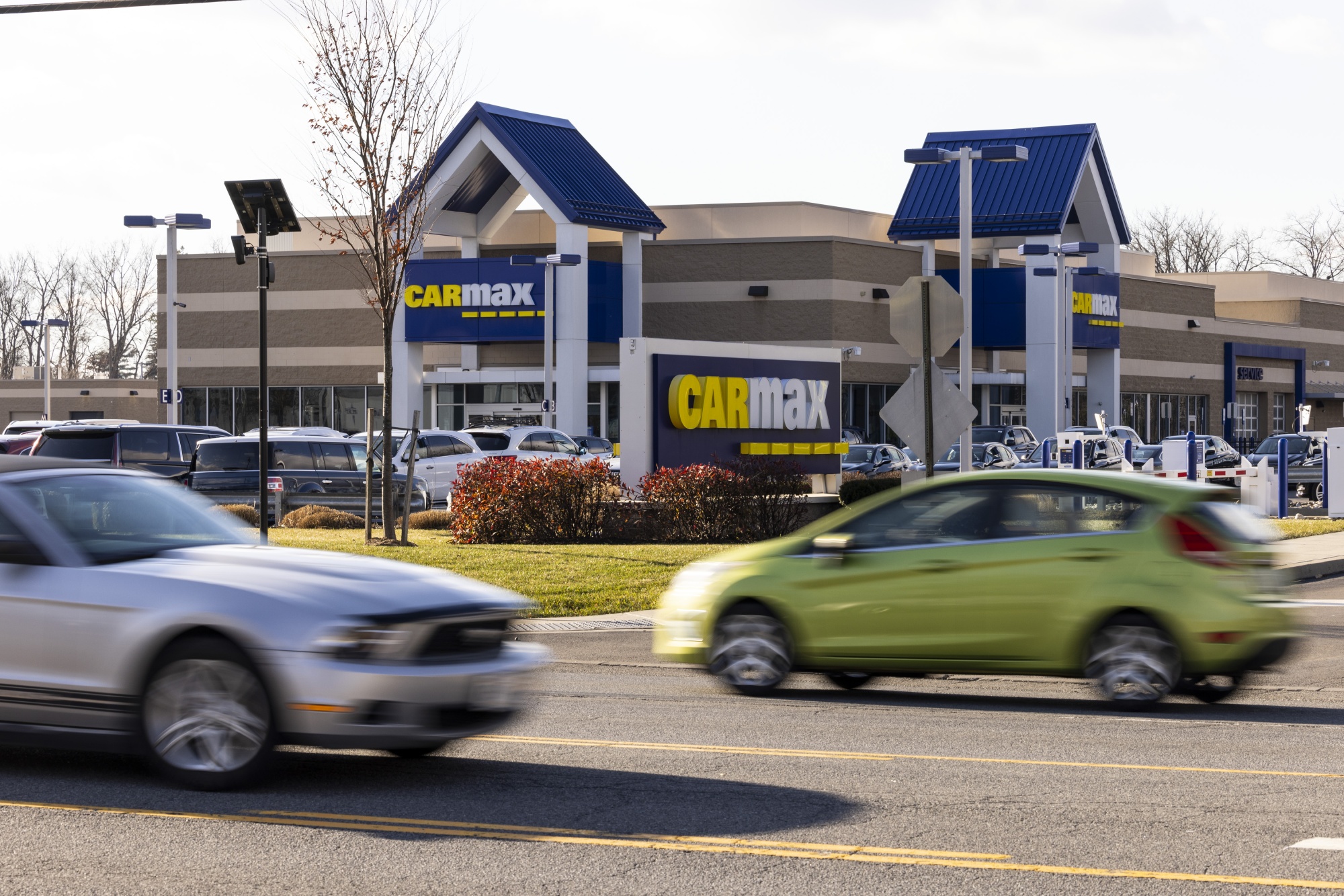 CarMax (KMX) Drops on Profit Miss as Used-Car Monthly Payments Soar ...