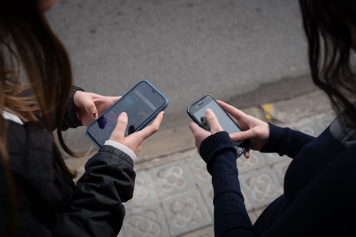 Senate Democrats Question Lifting of Spyware Sanctions