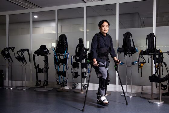 Exoskeleton Suits Turn Car Factory Workers Into Human Robots