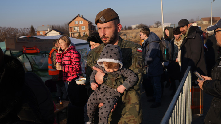 Watch Poland Calls for EU Financial Support for Refugees - Bloomberg