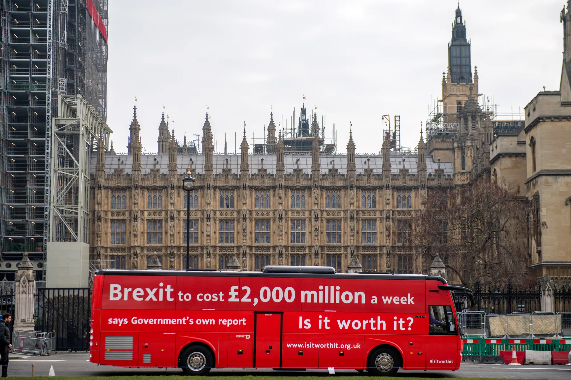 Battle Of The Red Buses: Anti-Brexit Campaigners Hit the Road 