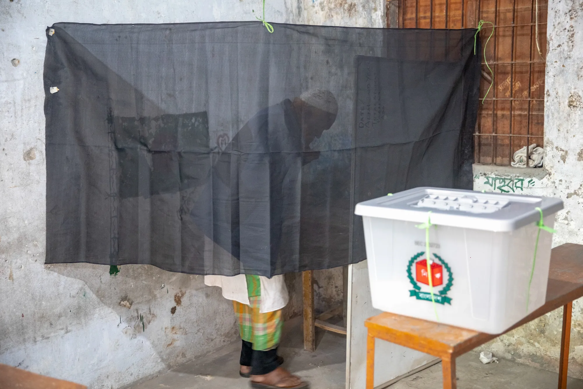 Bangladesh to Hold Elections in February, Yunus Announces - Bloomberg