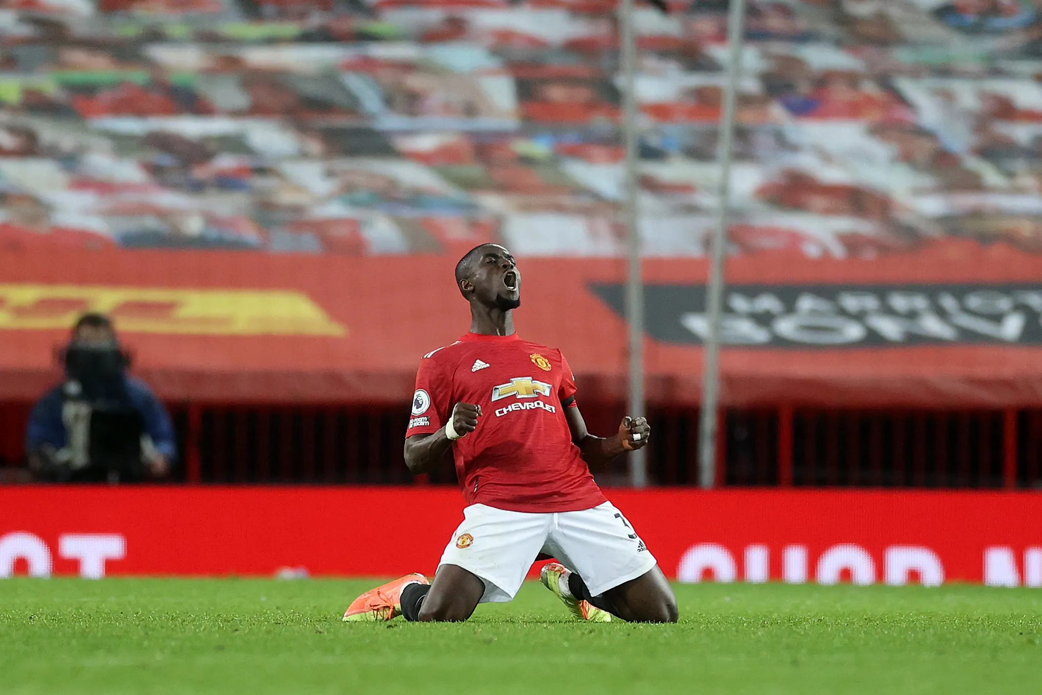 Eric Bailly of Manchester United celebrates after a&nbsp;match against Aston Villa at Old Trafford on Jan.&nbsp;1.