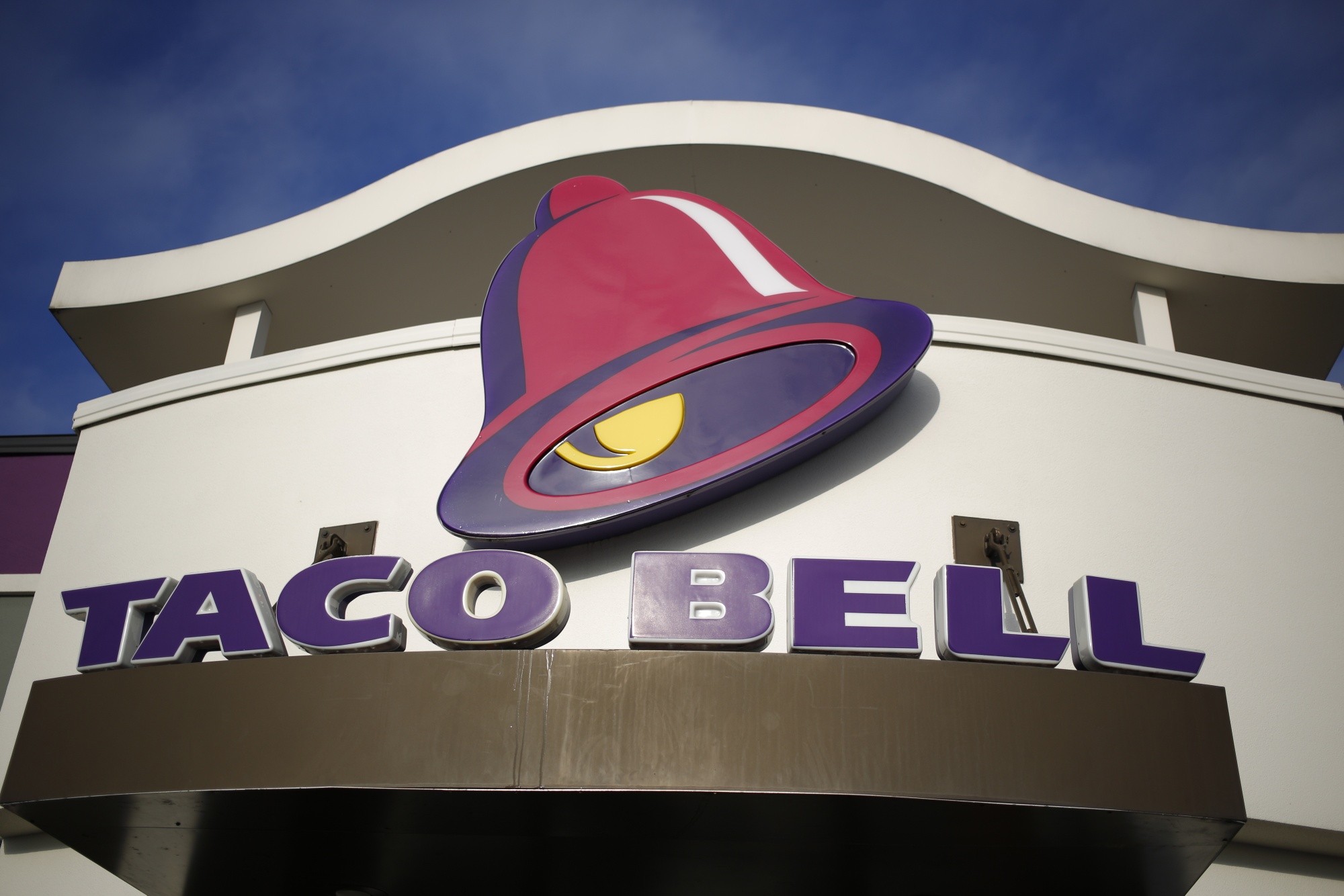 Taco Bell to Offer Plant-Based Fare Within a Year, New CEO Says - Bloomberg