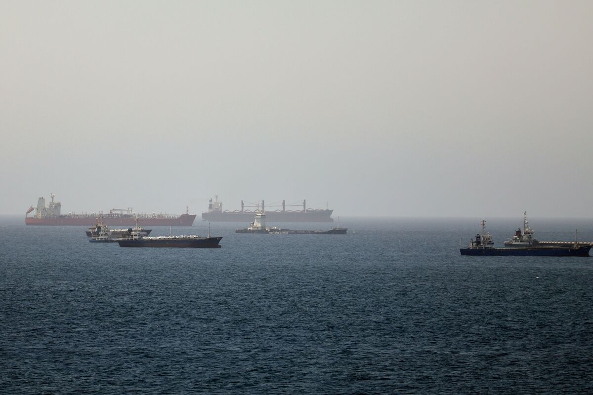 bloomberg.com - Alaric Nightingale - Oil Industry Makes Tentative Moves Ahead of Deal to Open Hormuz