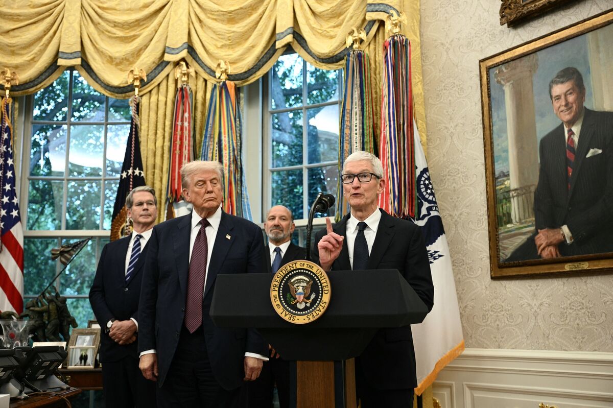 Trump Eyes 100% Chips Tariff, But 0% for US Investors Like Apple