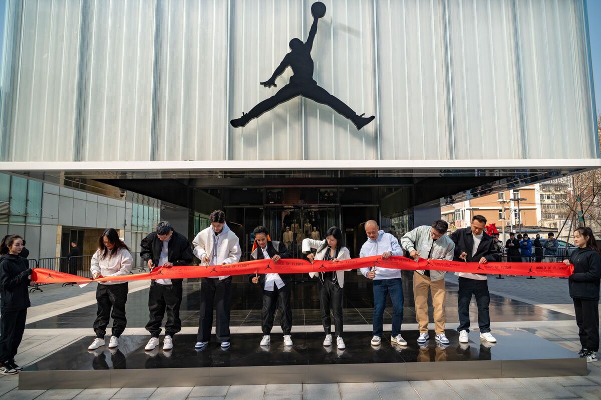 Nike NKE Hawks 1 000 Air Jordan Sneakers to Boost China Sales Bloomberg