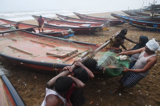 Category 4 Storm Heads for India, Almost One Million Evacuate