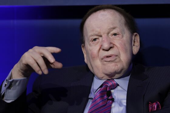 Warren Buffett Takes on Sheldon Adelson in Billionaire Feud Over Vegas Lights