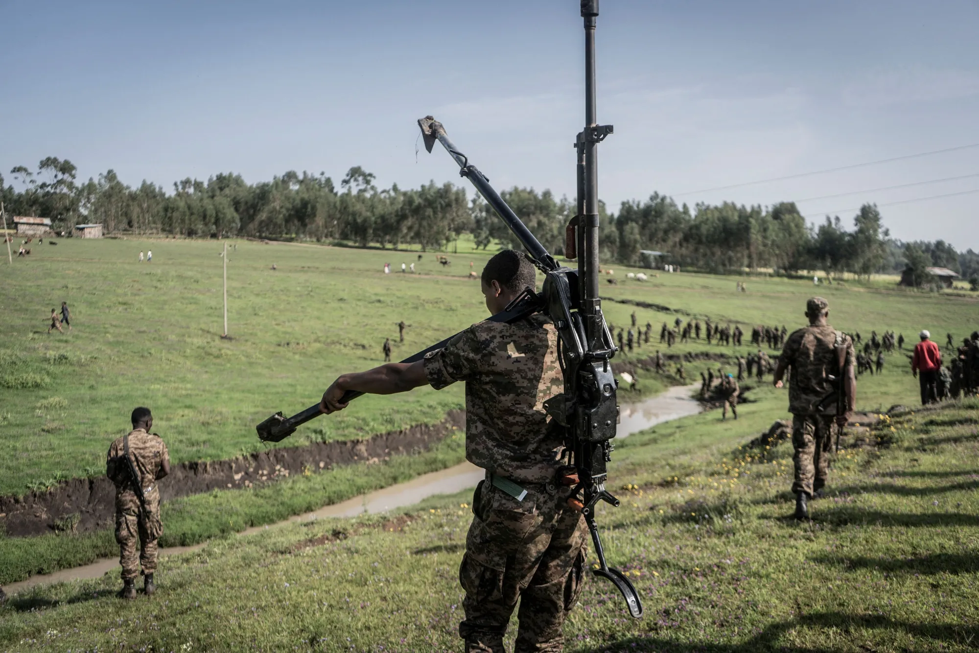 An Ethiopian National Defence Forces&nbsp;soldier carries a&nbsp;heavy machine gun, on his back during training in a field in Dabat, 70 kilometers Northeast of the city of Gondar, Ethiopia.