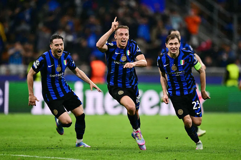 Inter Milan's Italian midfielder&nbsp;celebrates scoring his team's fourth goal during the UEFA Champions League semi-final second leg match.