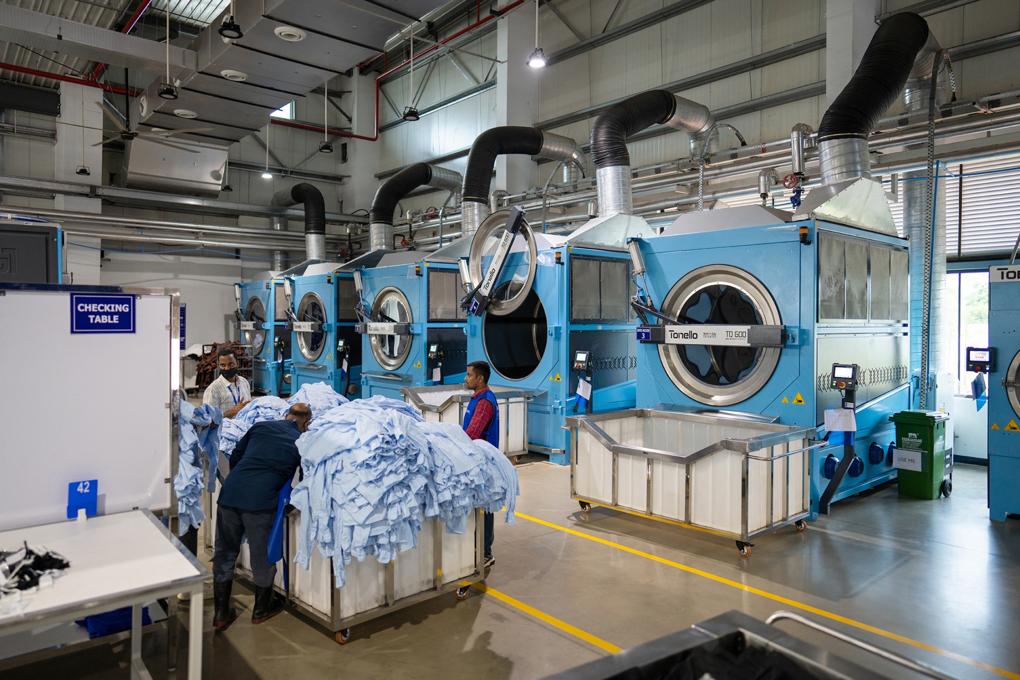 The air conditioning system uses oversized pipes to reduce friction and chiller power consumption. Photographer:&amp;nbsp;Anindito Mukherjee/Bloomberg