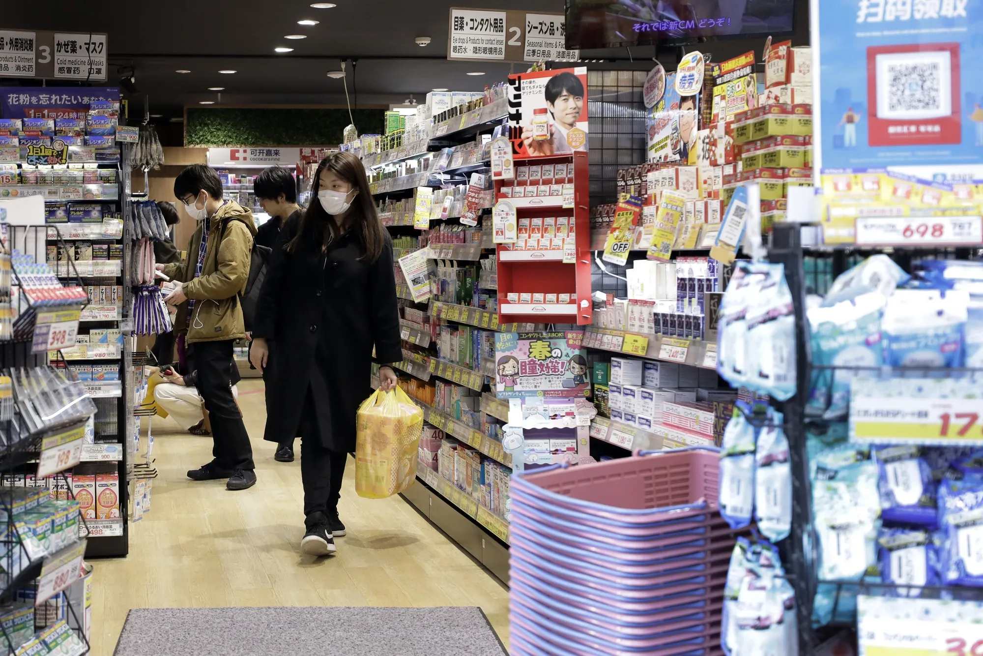 Customers&nbsp;shop at a drugstore in Tokyo, Japan&nbsp;on March 26.&nbsp;