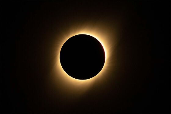 Eclipse Draws Thousands to Watch Desert Plunge Into Darkness