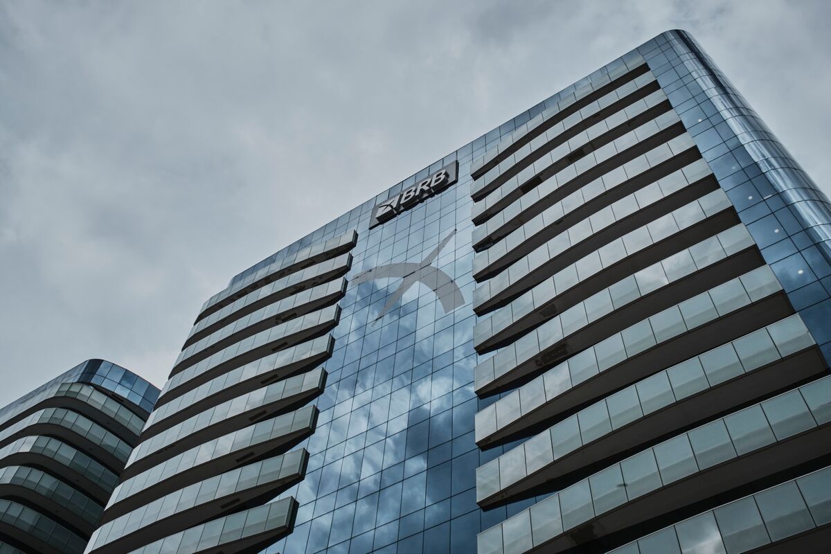 Brazil Regulator Says Master Deals Left BRB With $1 Billion Hole