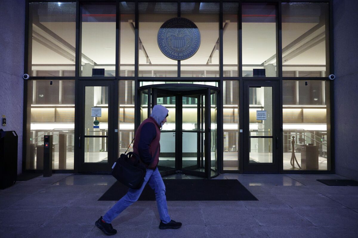 
                            Fed Officials Say AI Productivity Boost Could Raise Neutral Rate