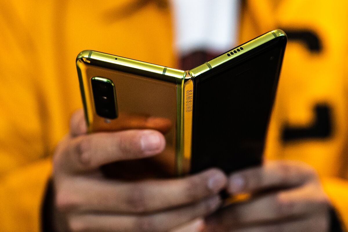 サムスン、折り畳みスマホ「ギャラクシー・フォールド」設計変更完了