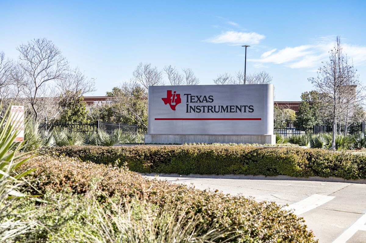 Texas Instruments Plunges After Forecast Fuels Tariff Fears