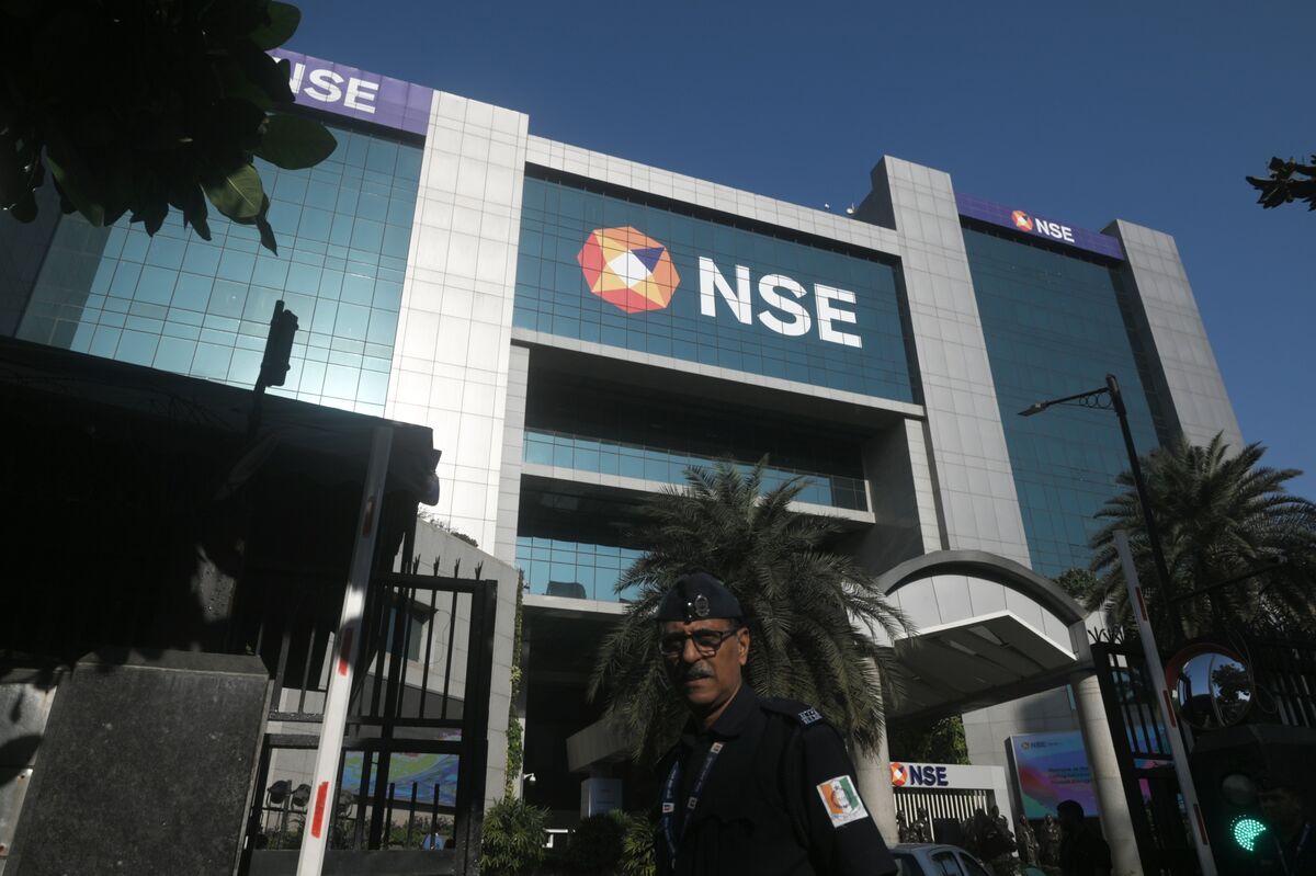 Shadow Lender HDB Set to Debut After Biggest Indian IPO of 2025