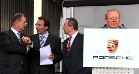VW APPROVES PORSCHE MERGER