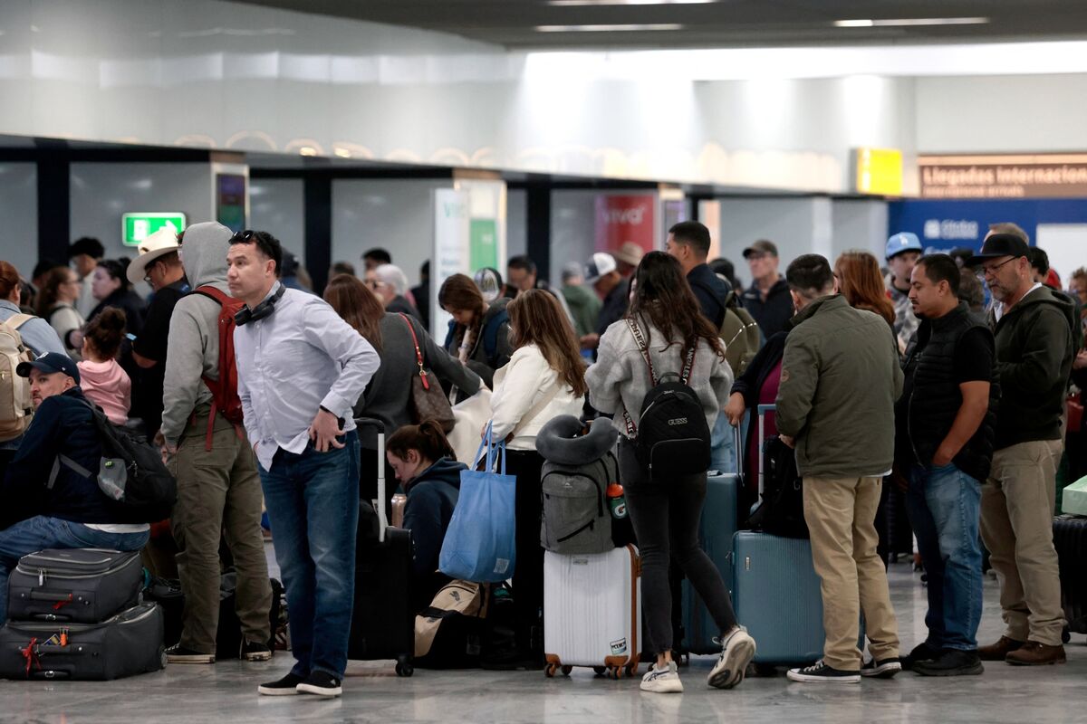 
                            Mexico Visitors Shaken After Drug Lord Death Fueled Travel Chaos