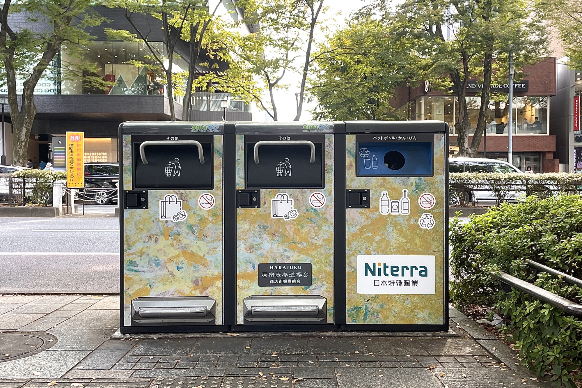 Japan Starts Using Smart Trash Cans as Tourists Bring Garbage Problem to  Cities - Bloomberg