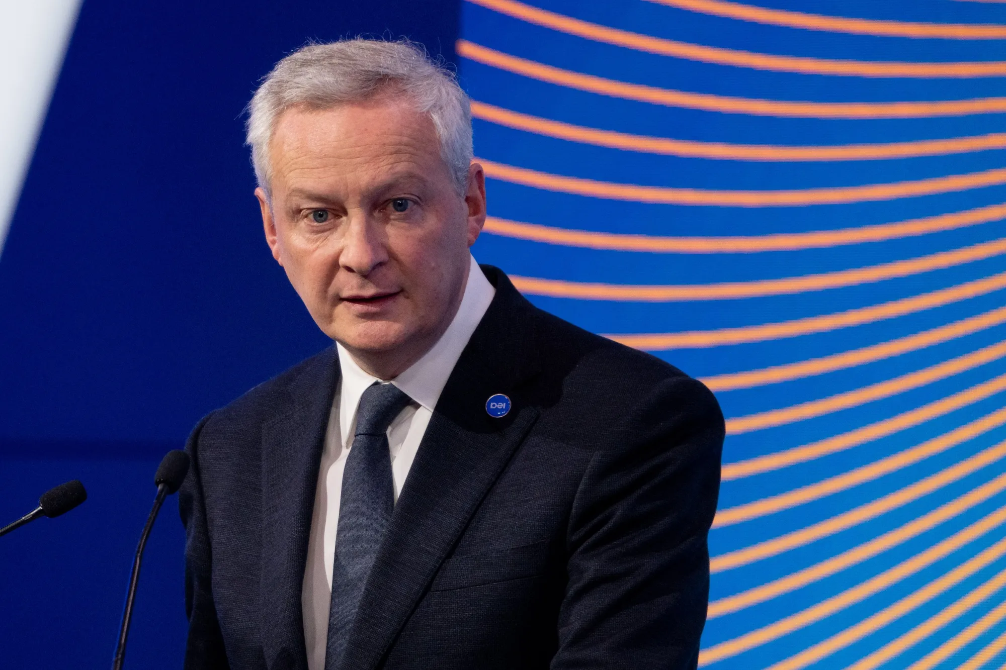 Le Maire Says France to Meet Deficit Goal Without Tax Increases - Bloomberg