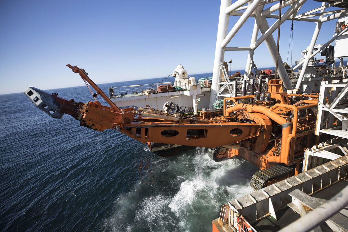 De beers discount giant mining vessels