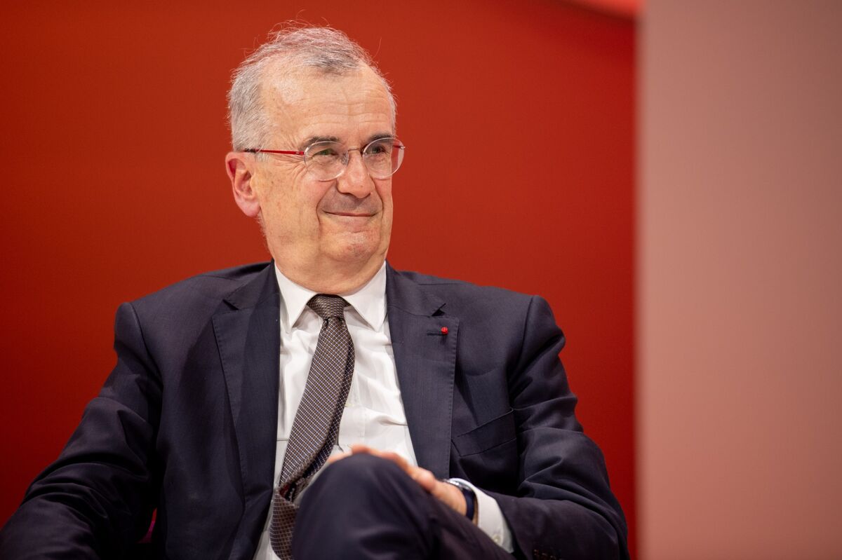 France Deficit Should Be Within 4.8% GDP in 2026, Villeroy Says