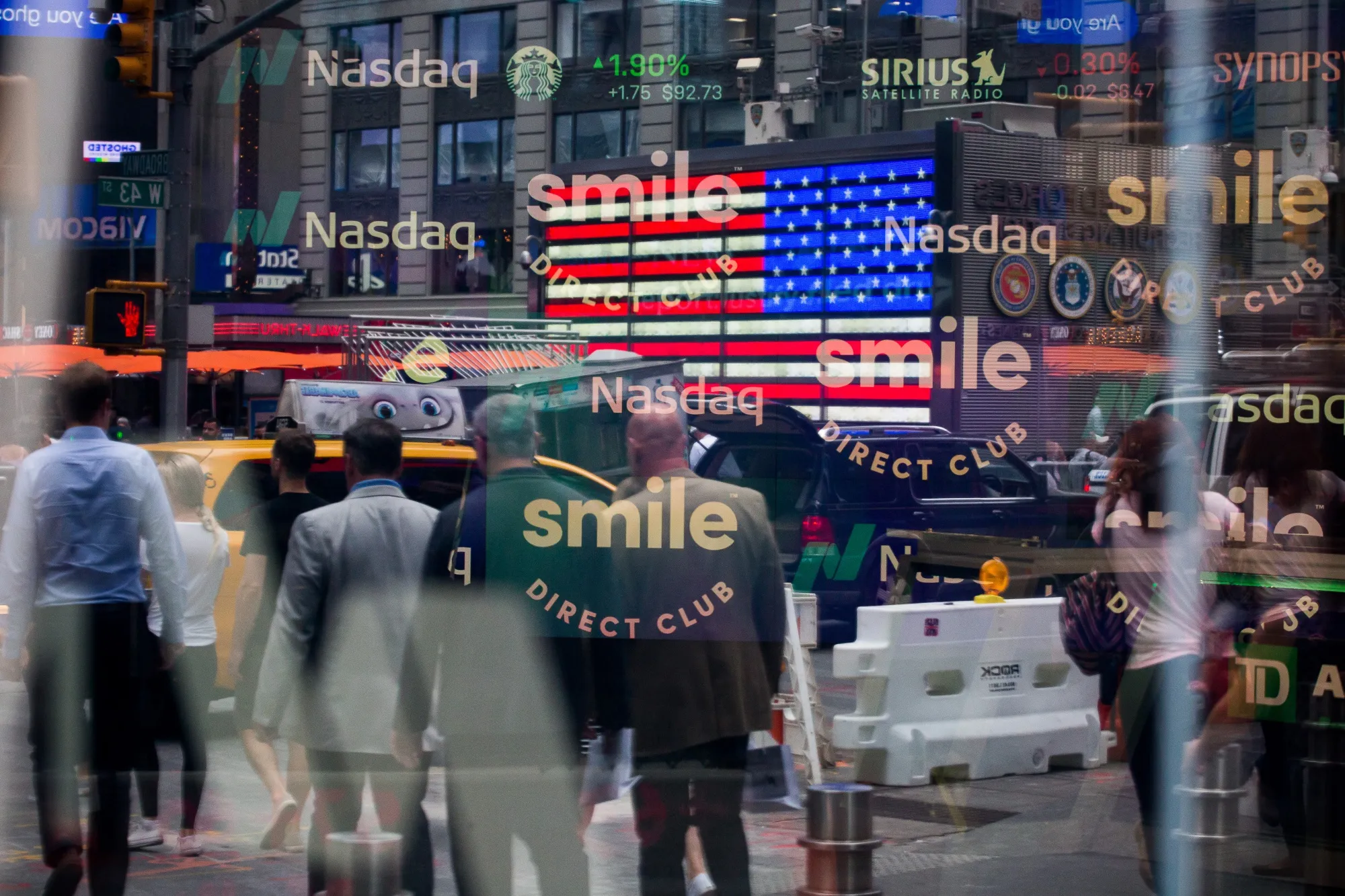 Monitors display SmileDirectClub Inc. signage during the company's initial public offering (IPO) at the Nasdaq MarketSite in New York, in Sept.&nbsp;2019.&nbsp;