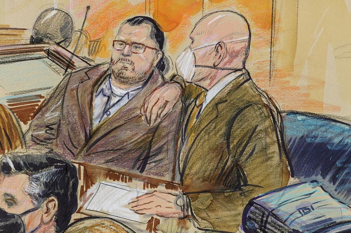 Prosecutors Seek 15-year Sentence for Armed Capitol Rioter - Bloomberg