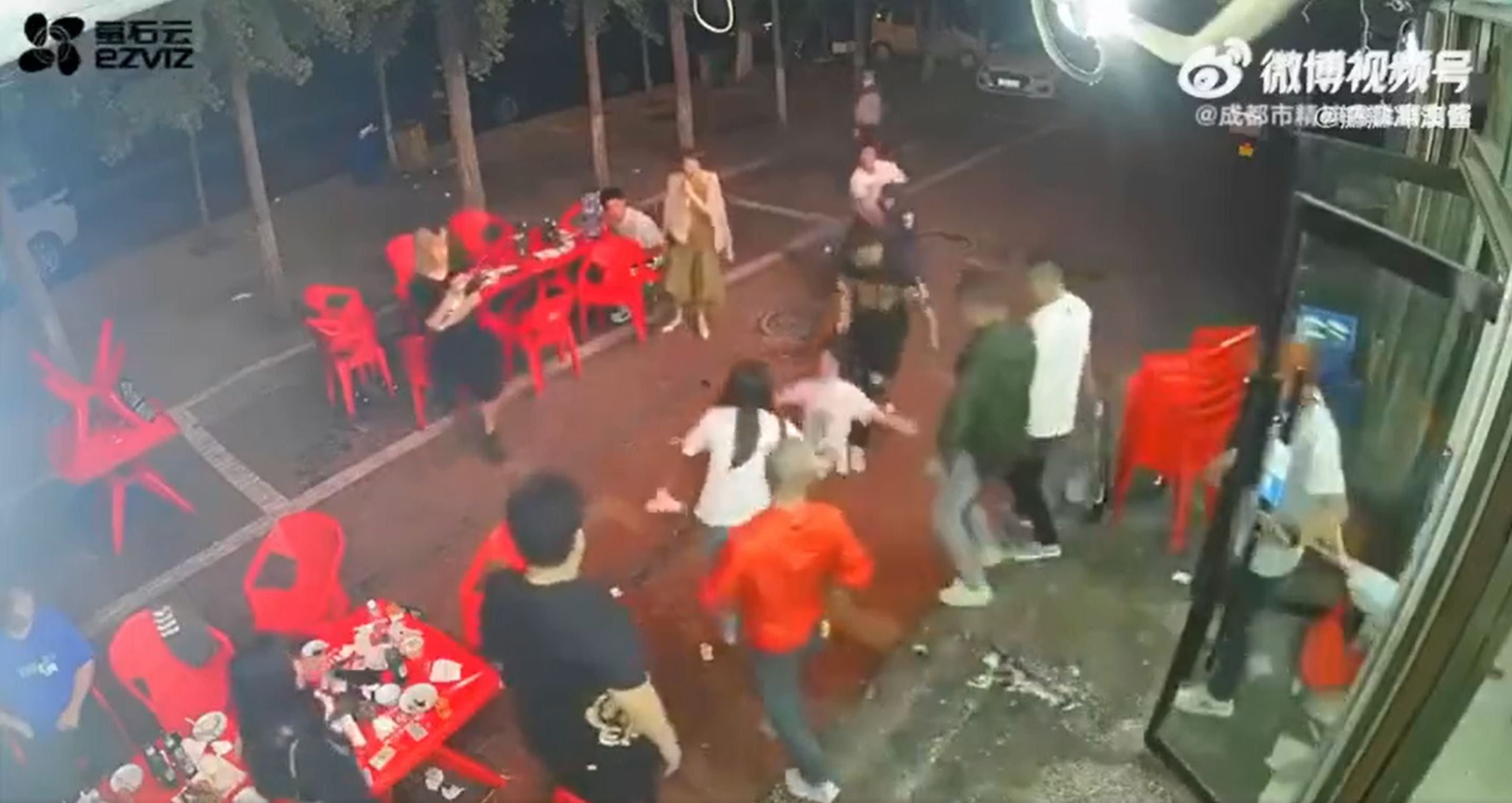 2869px x 1523px - China Investigates Police Over Restaurant Attack on Women That Stunned  Nation - Bloomberg