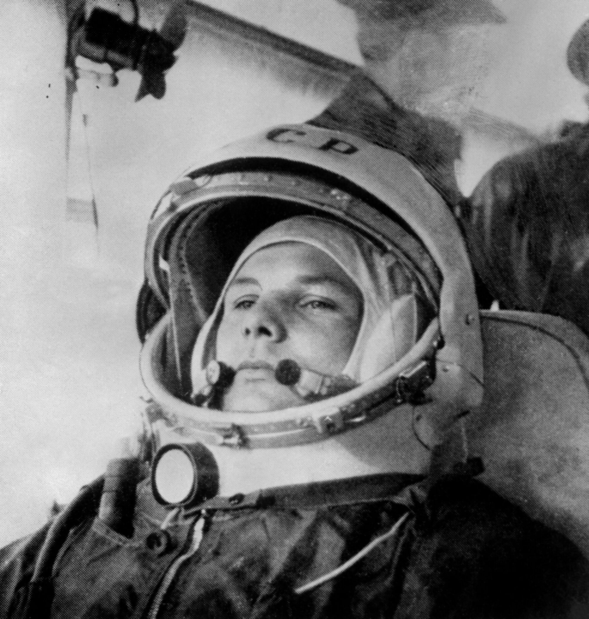 Гагарин стал первым человеком в космосе