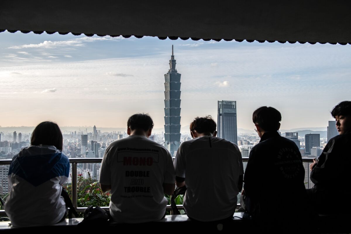 bloomberg.com - Betty Hou - Taiwan Insurers Cut FX Hedging to Lowest Since at Least 2020