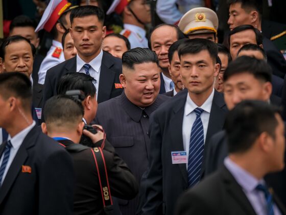 Kim Jong Un Weighs Visit to Samsung Factory in Vietnam, Sources Say