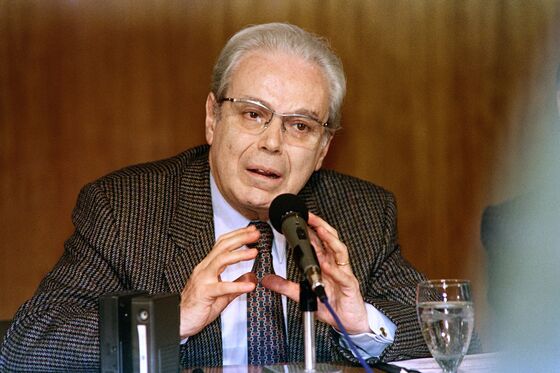 Javier Perez de Cuellar, UN Leader in War-Torn Time, Dies at 100