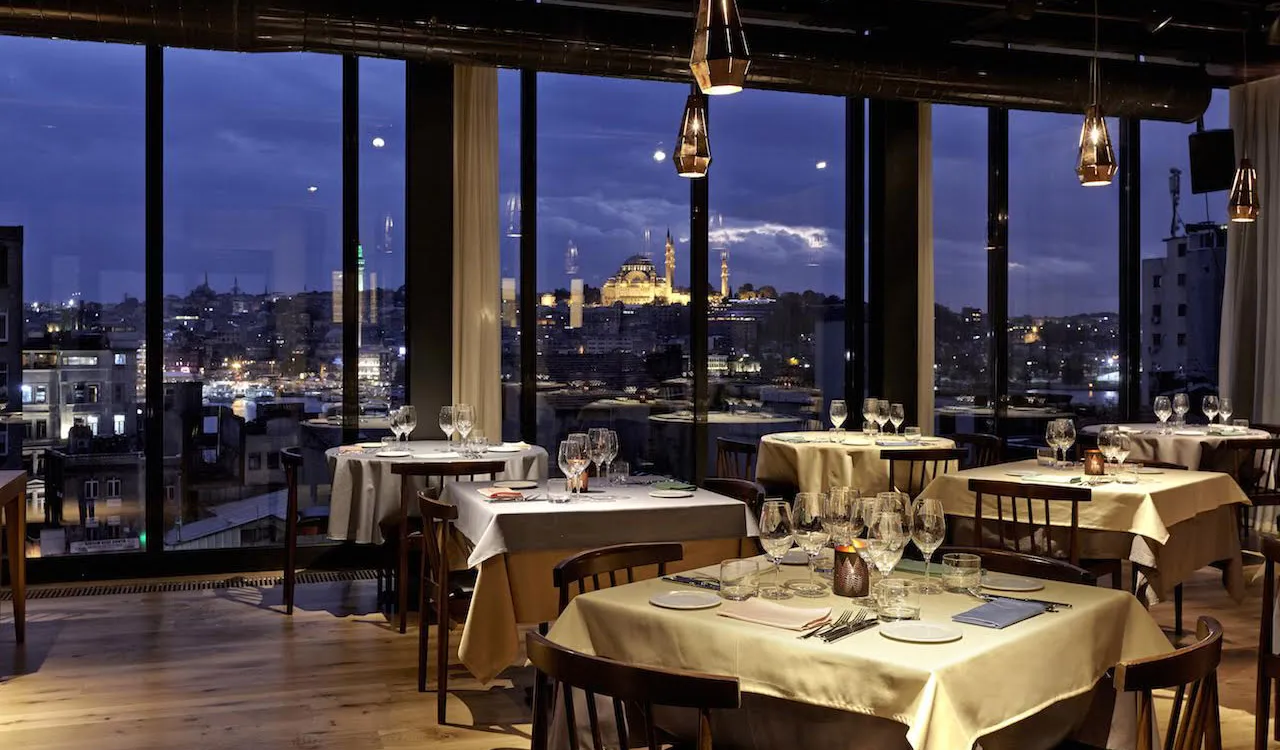 Neolokal with views of the Suleymaniye mosque.