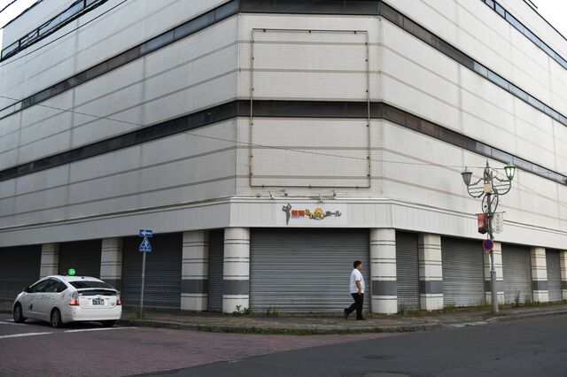 An empty building in downtown Kushiro. Photographer: Noriko Hayashi/Bloomberg