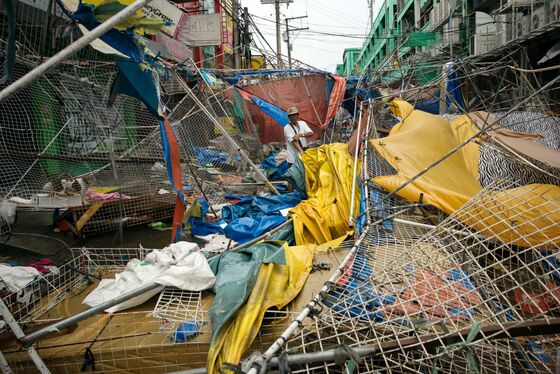 Hong Kong On Lockdown as Typhoon Mangkhut Arrives