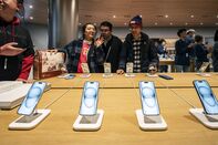 Apple Opens New Shanghai Store as China iPhone Sales Slump