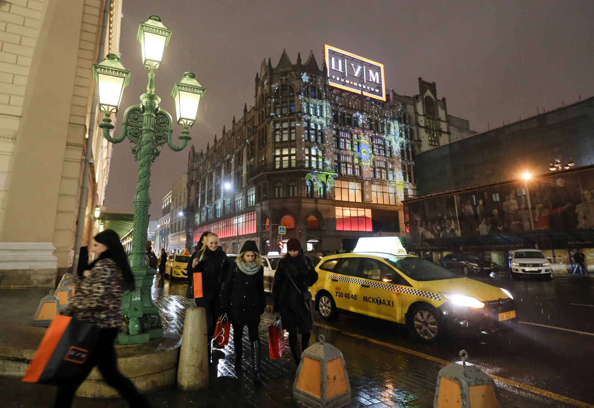Customers carry shopping bags after visiting the TsUM luxury department store in Moscow.&nbsp;