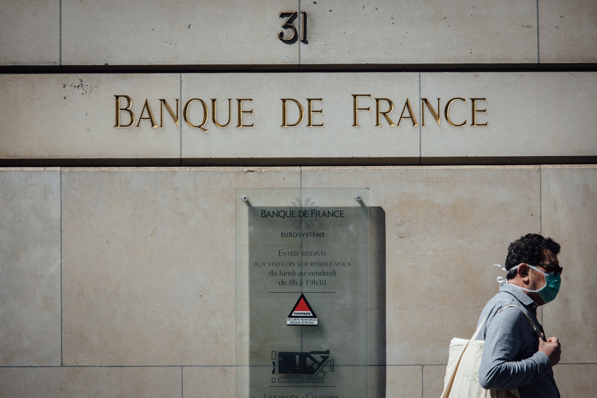 Bank of France Says High Debt Puts Financial System at Risk - Bloomberg