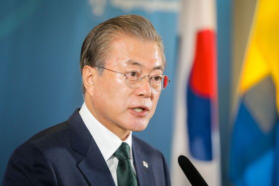 South Korea’s Moon Ditches More Policy Aides as Economy Falters