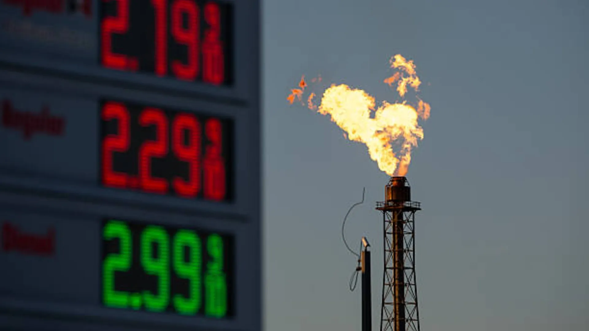 bloomberg.com - Watch Carlyle's Currie Says Show Me the Oil Glut