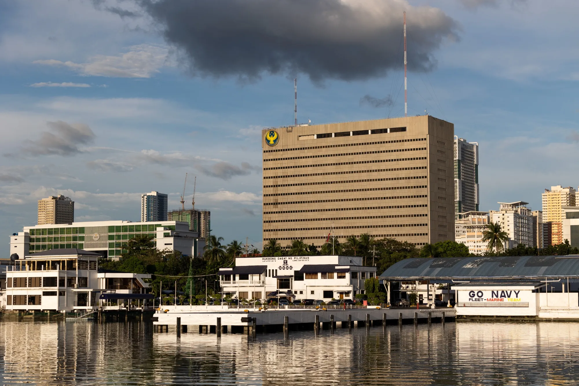 Second Philippine Central Bank Official Offers to Quit: Star - Bloomberg