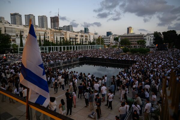 Israel Pays Tribute to Fallen Soldiers On Yom HaZikaron